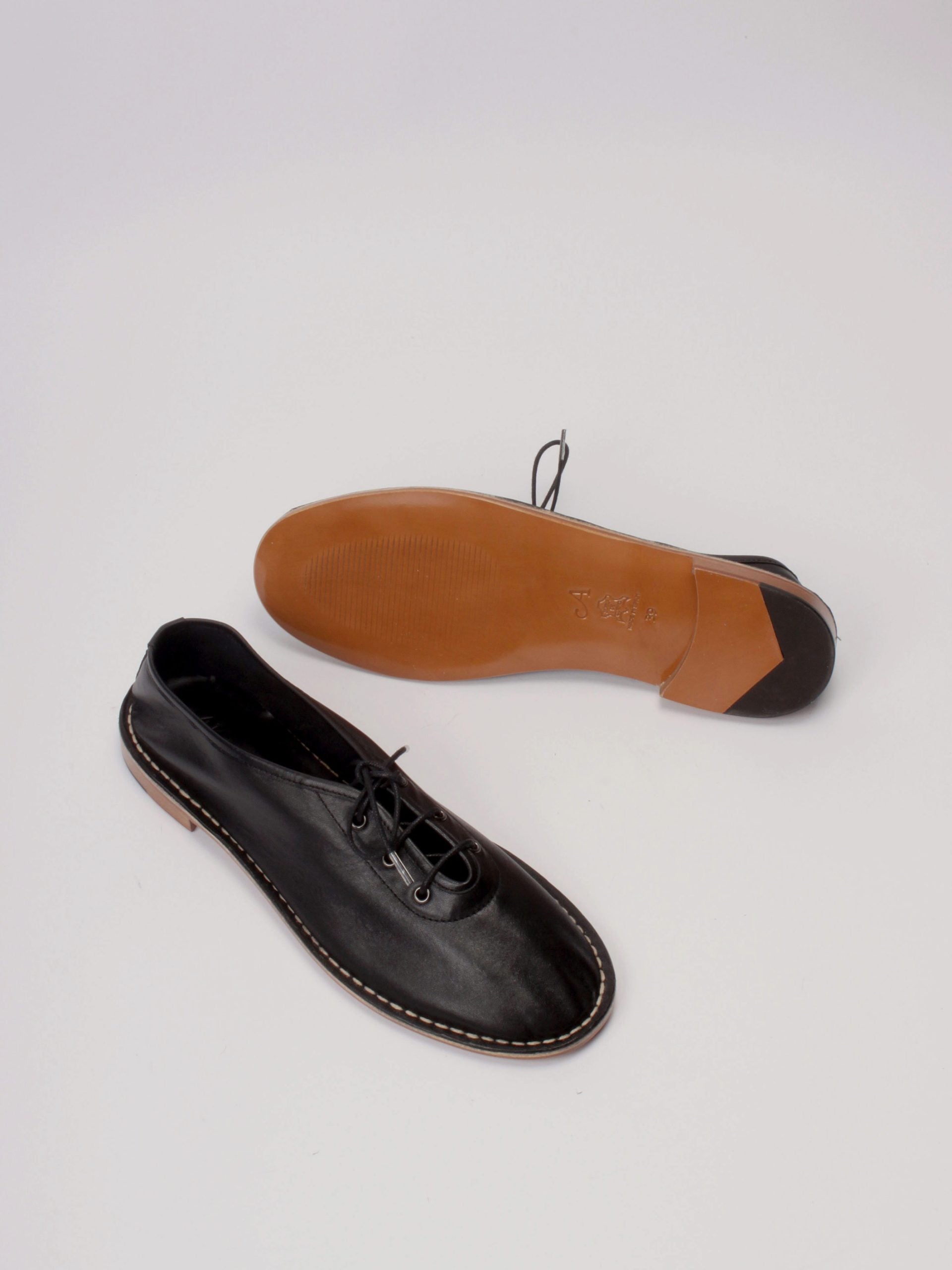 plana | black