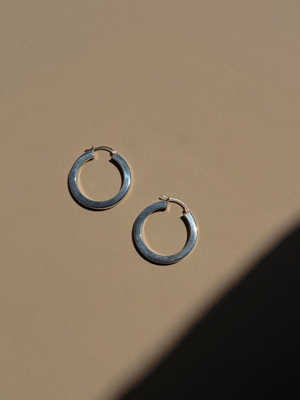 modernist hoop