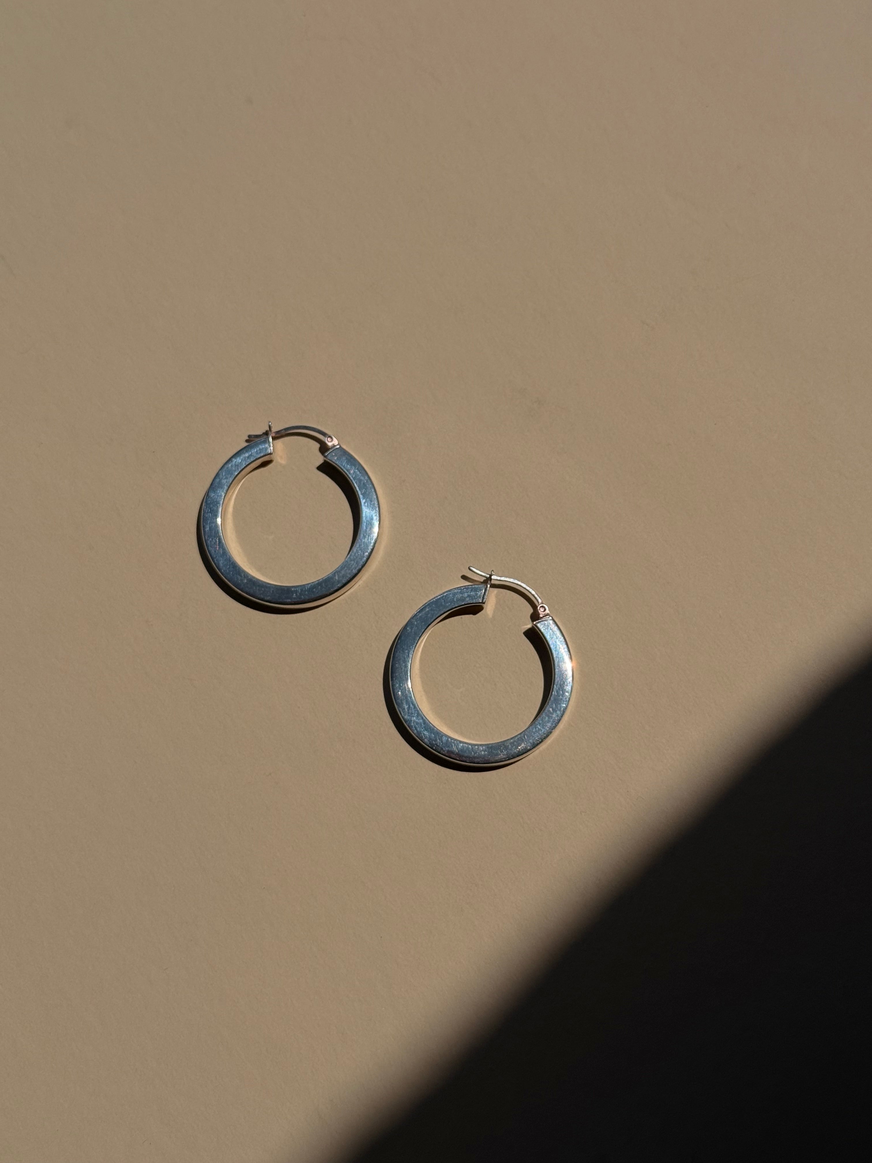 modernist hoop