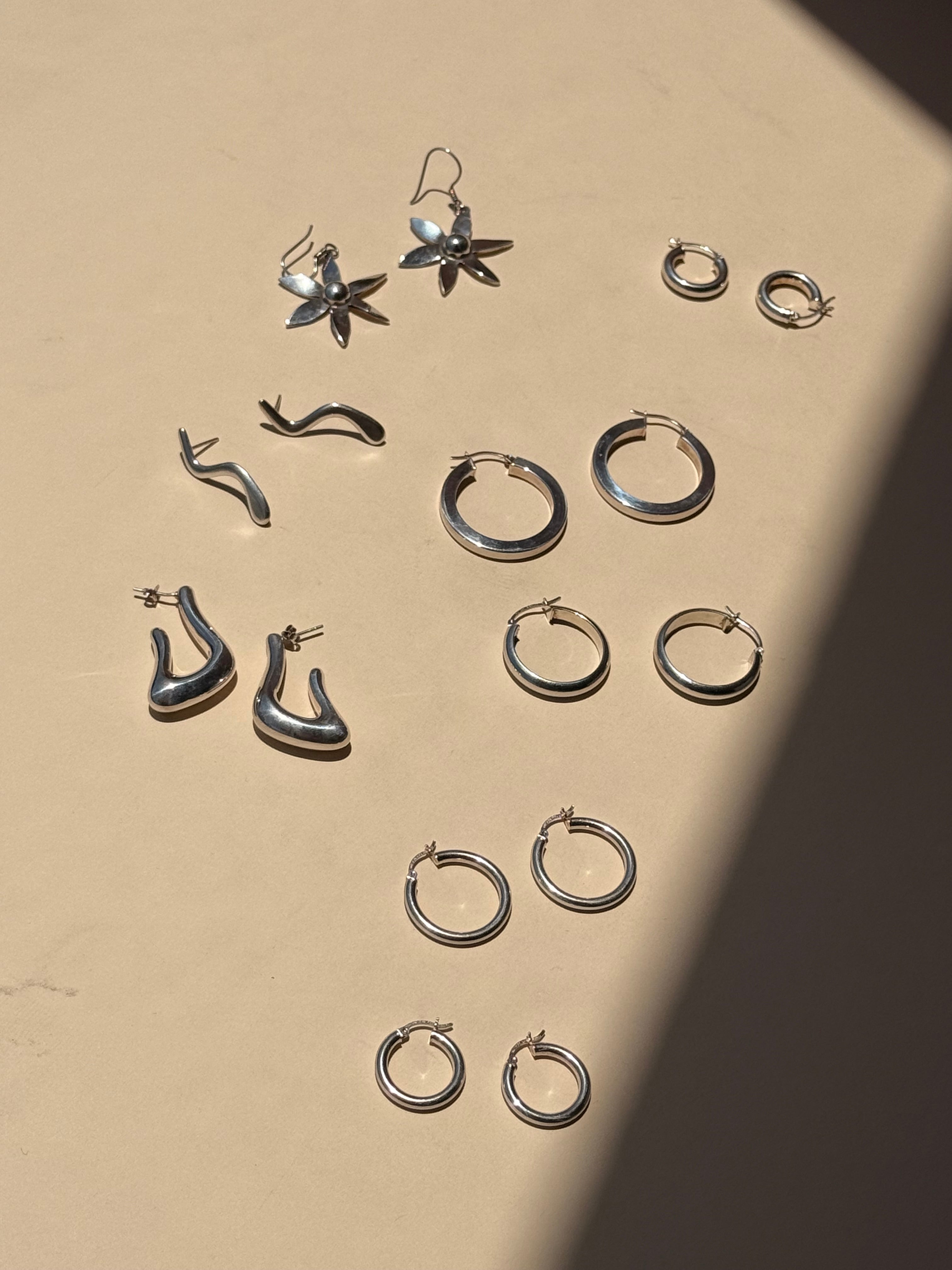 wavy studs