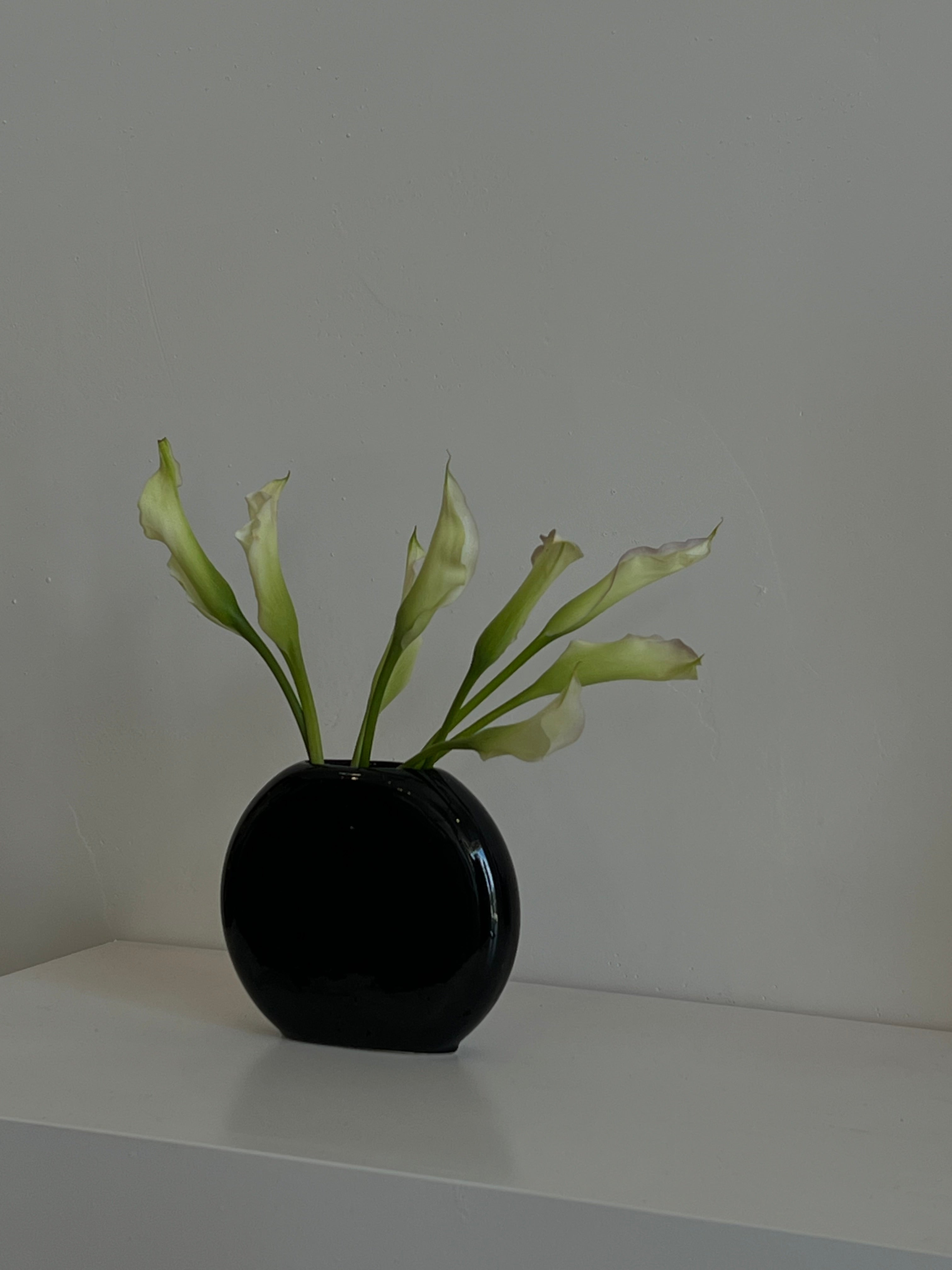 black vase