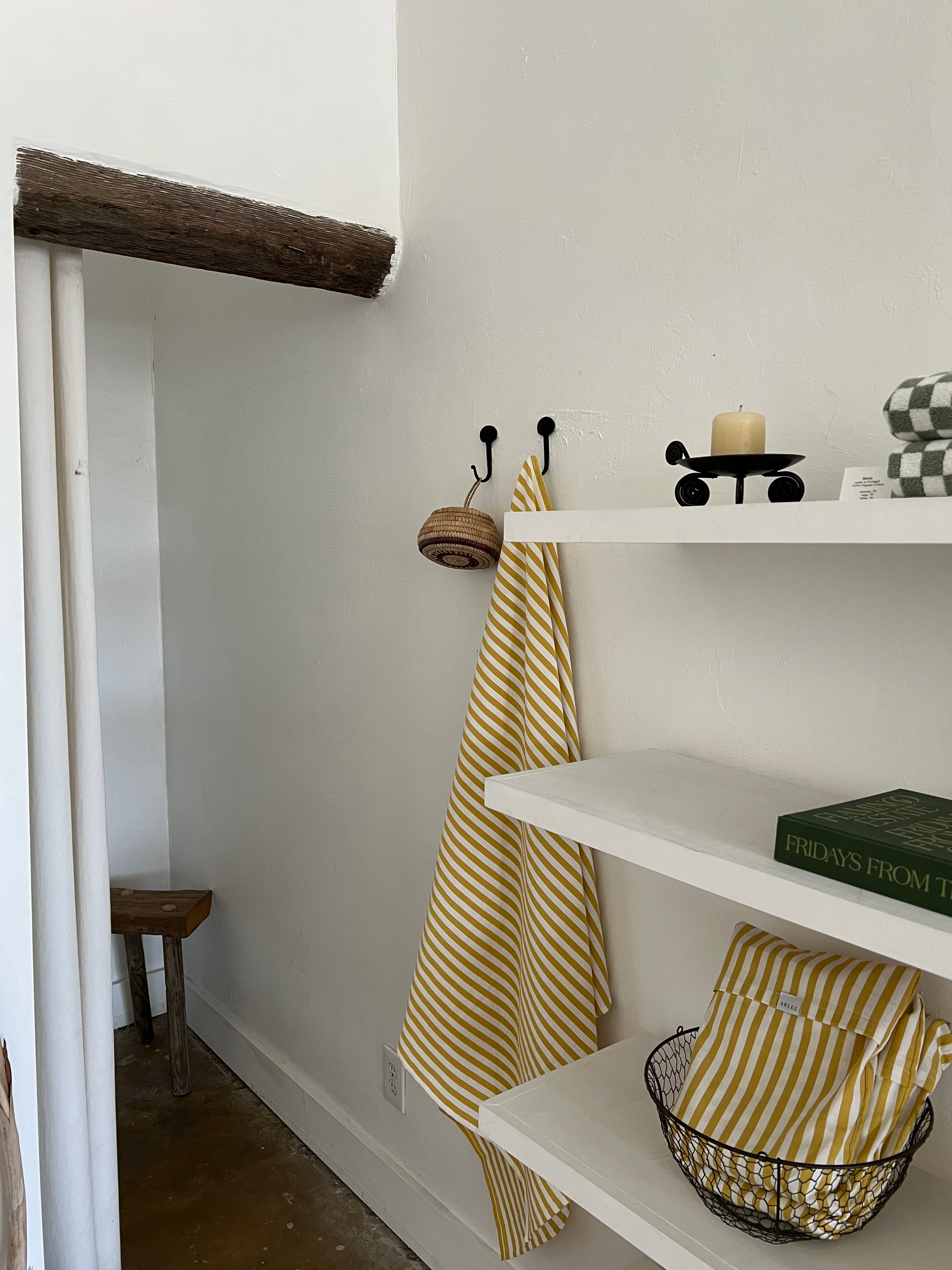 lidded hanging basket