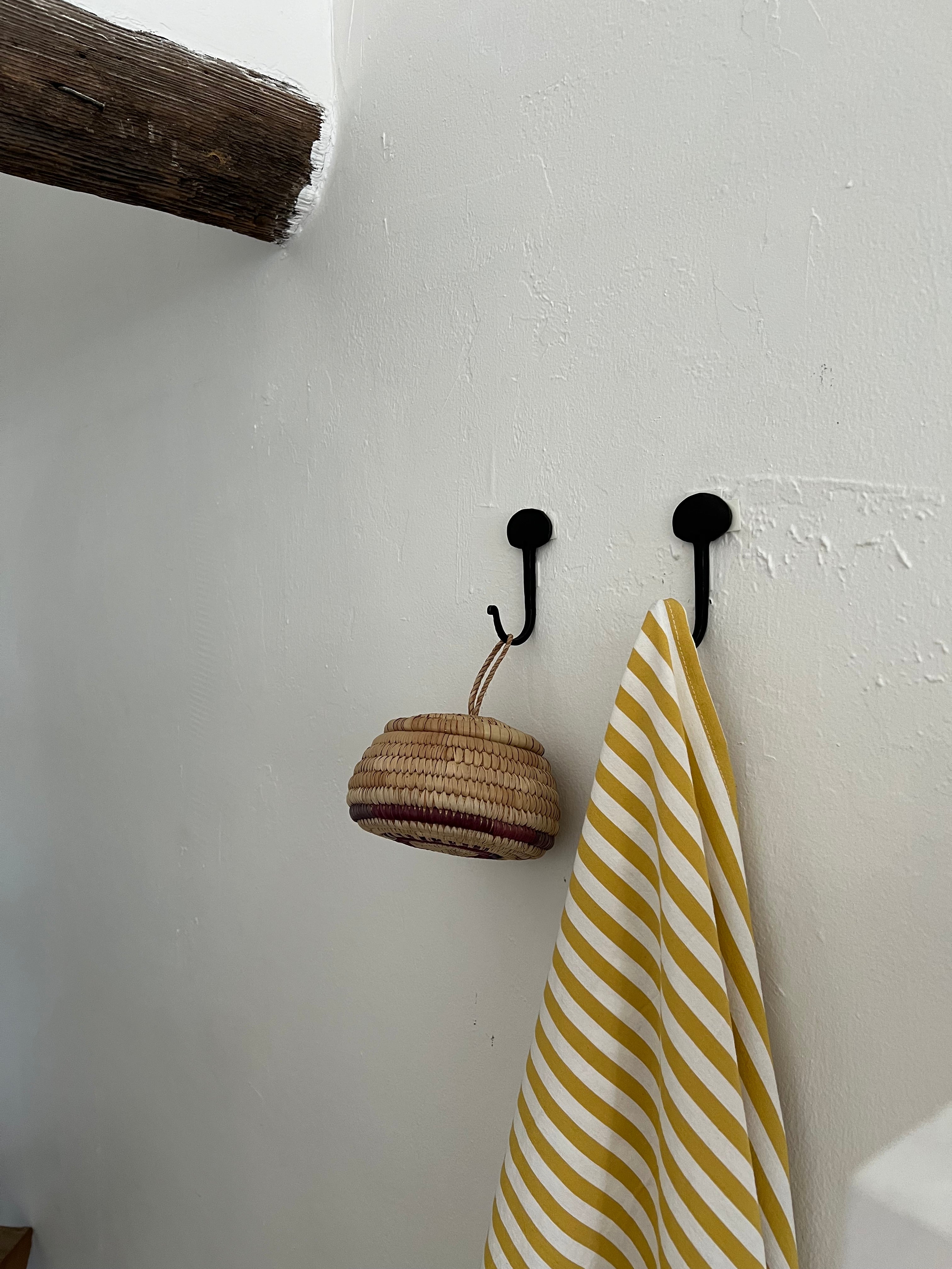 lidded hanging basket