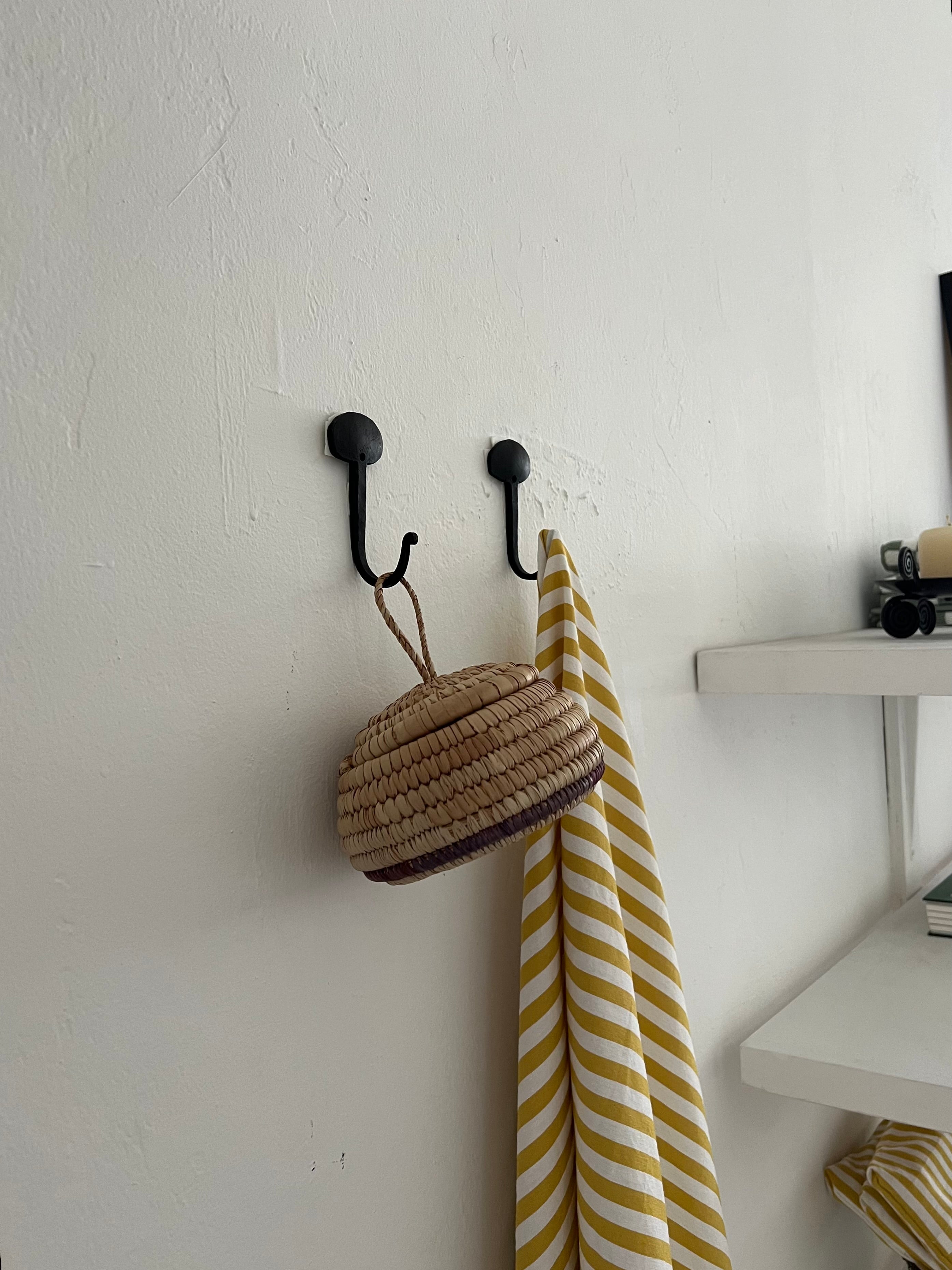 lidded hanging basket