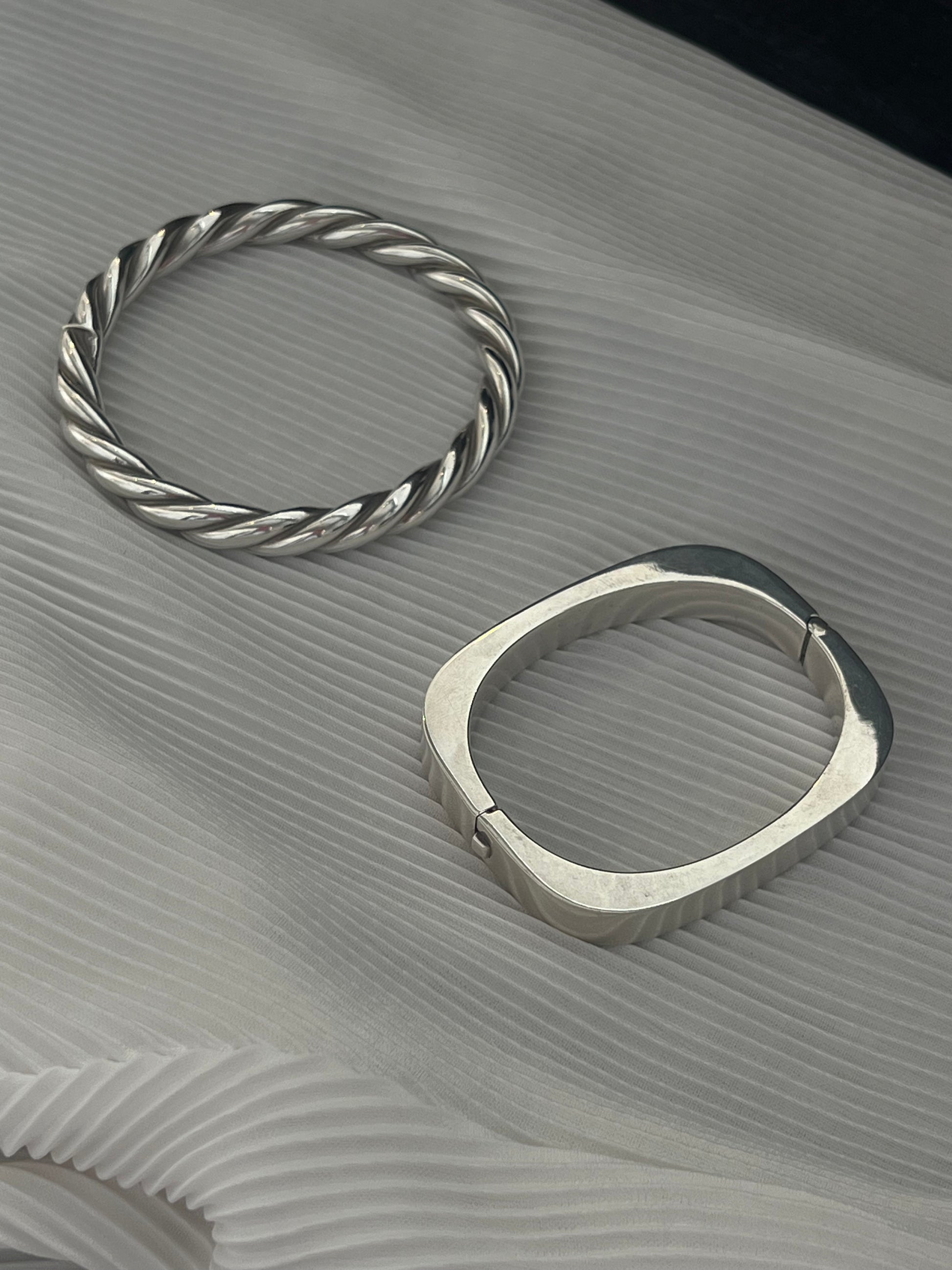 twist bangle