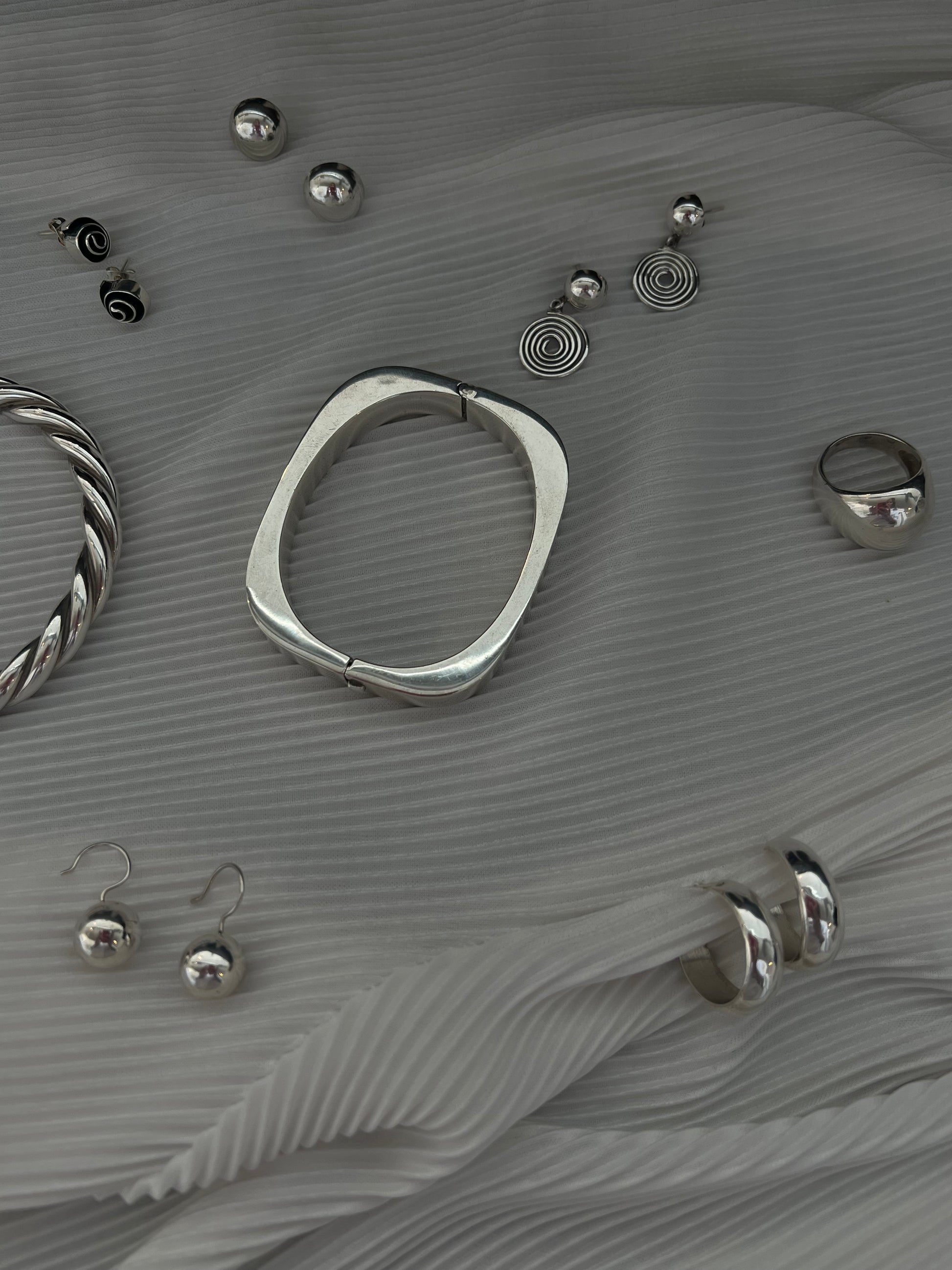 swirl drop earring
