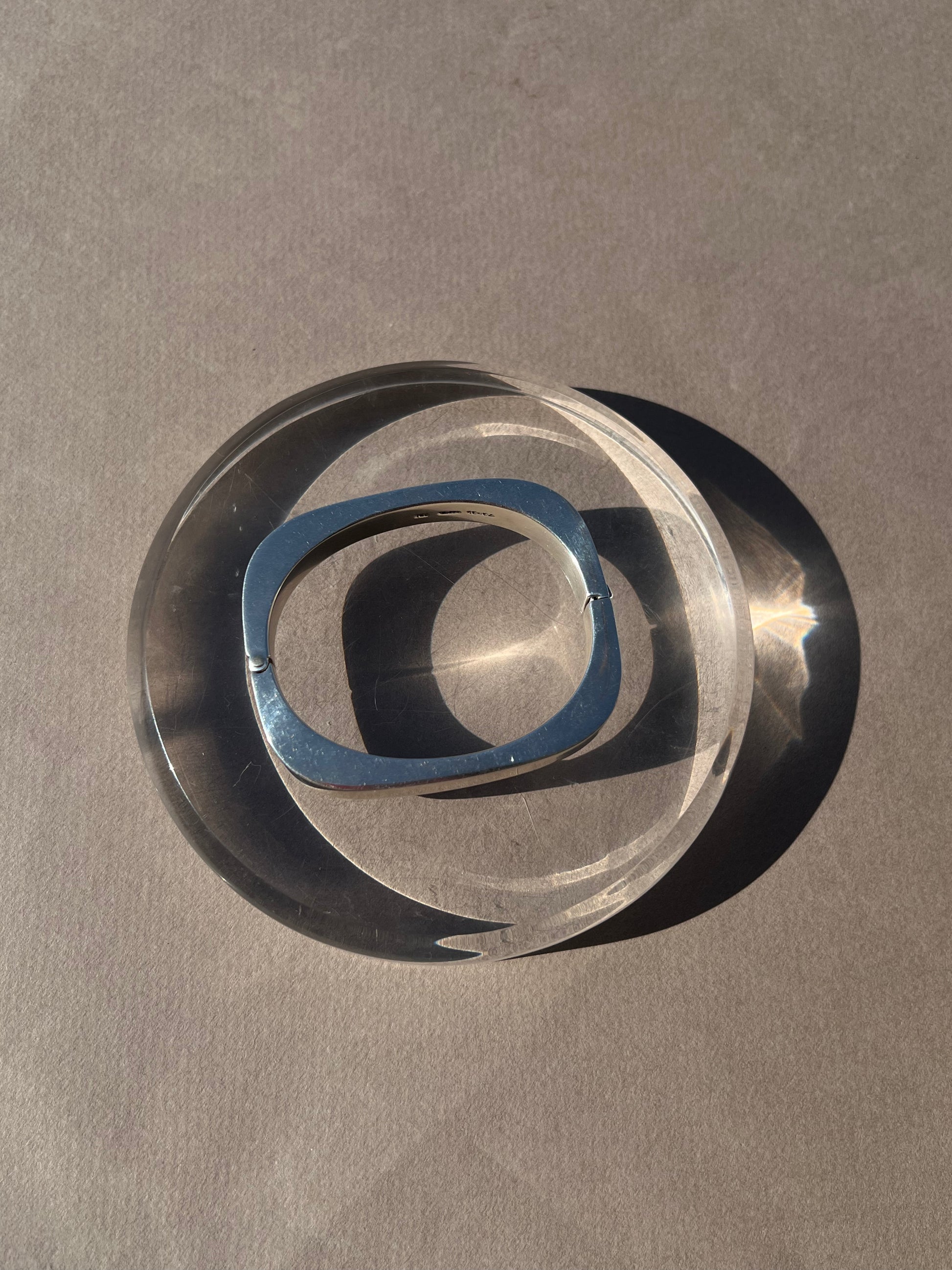 hinge bangle