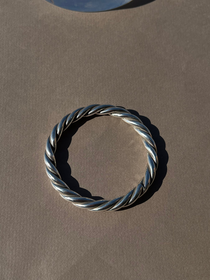 twist bangle