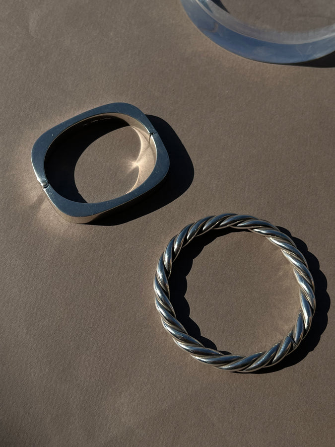 twist bangle
