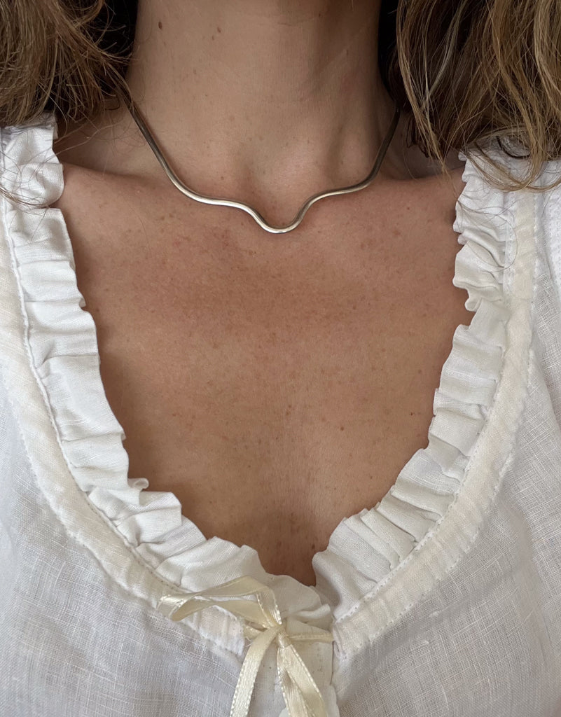 vintage wavy collar
