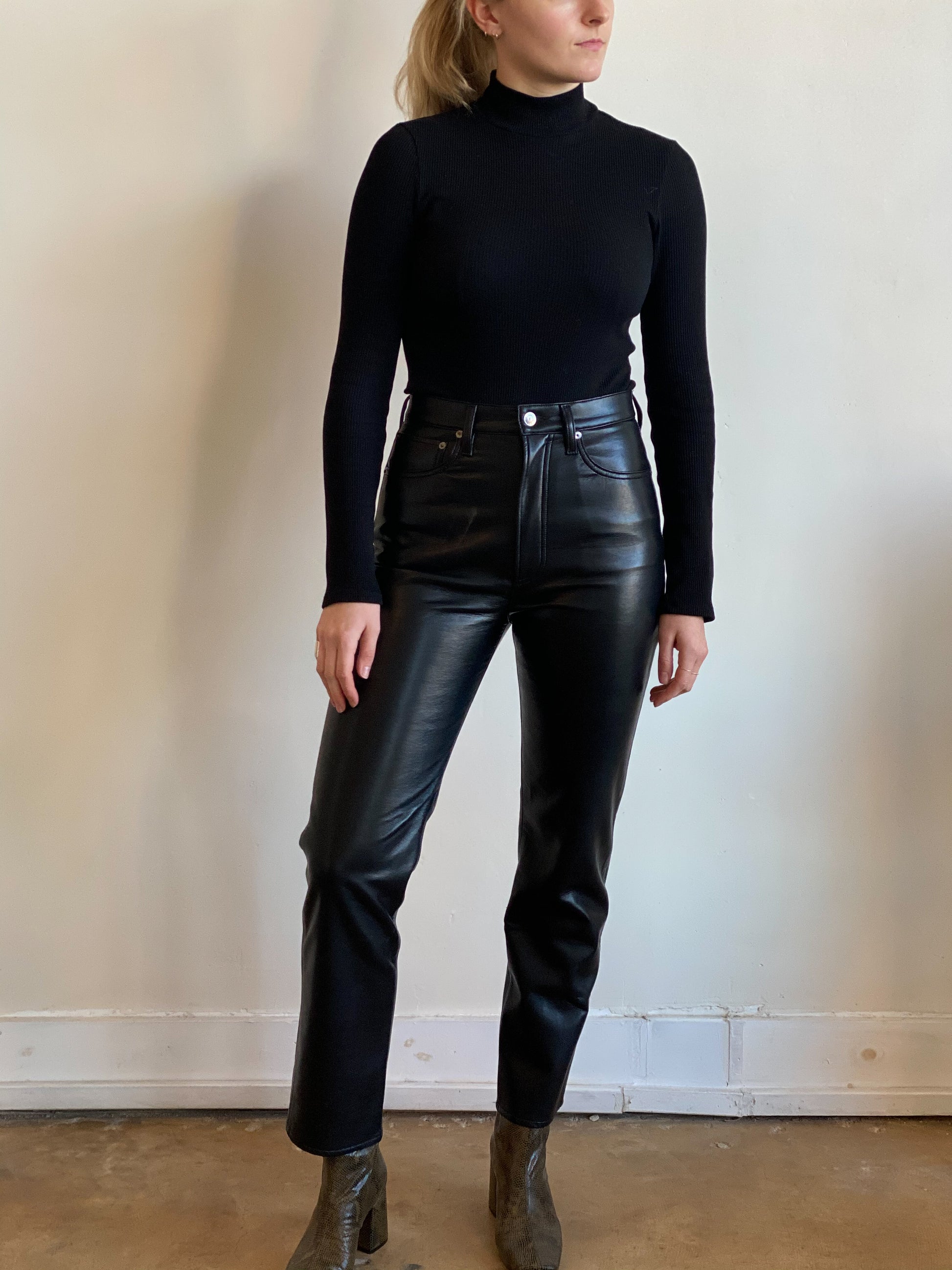 turtleneck ls bodysuit | black