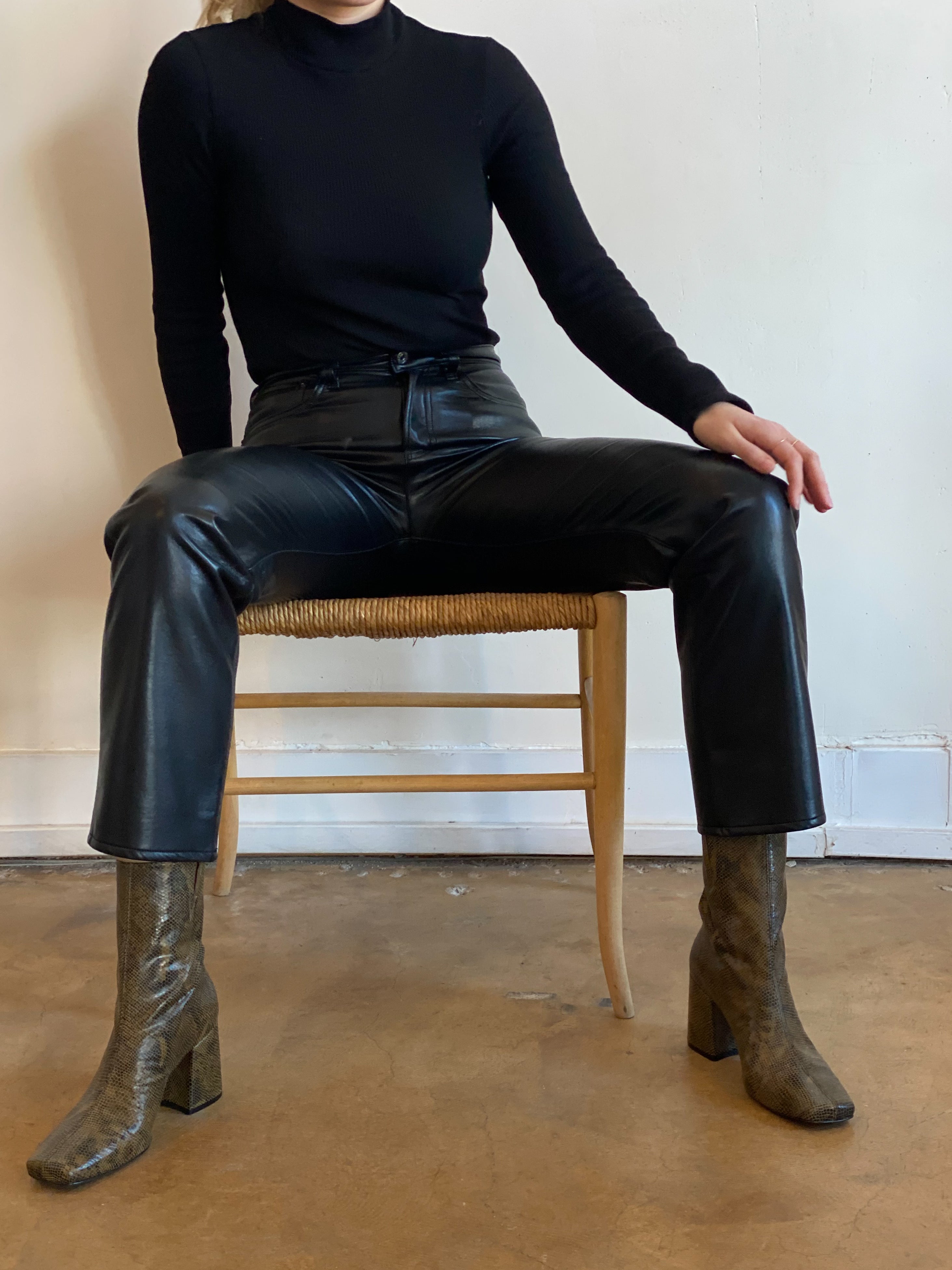 turtleneck ls bodysuit | black