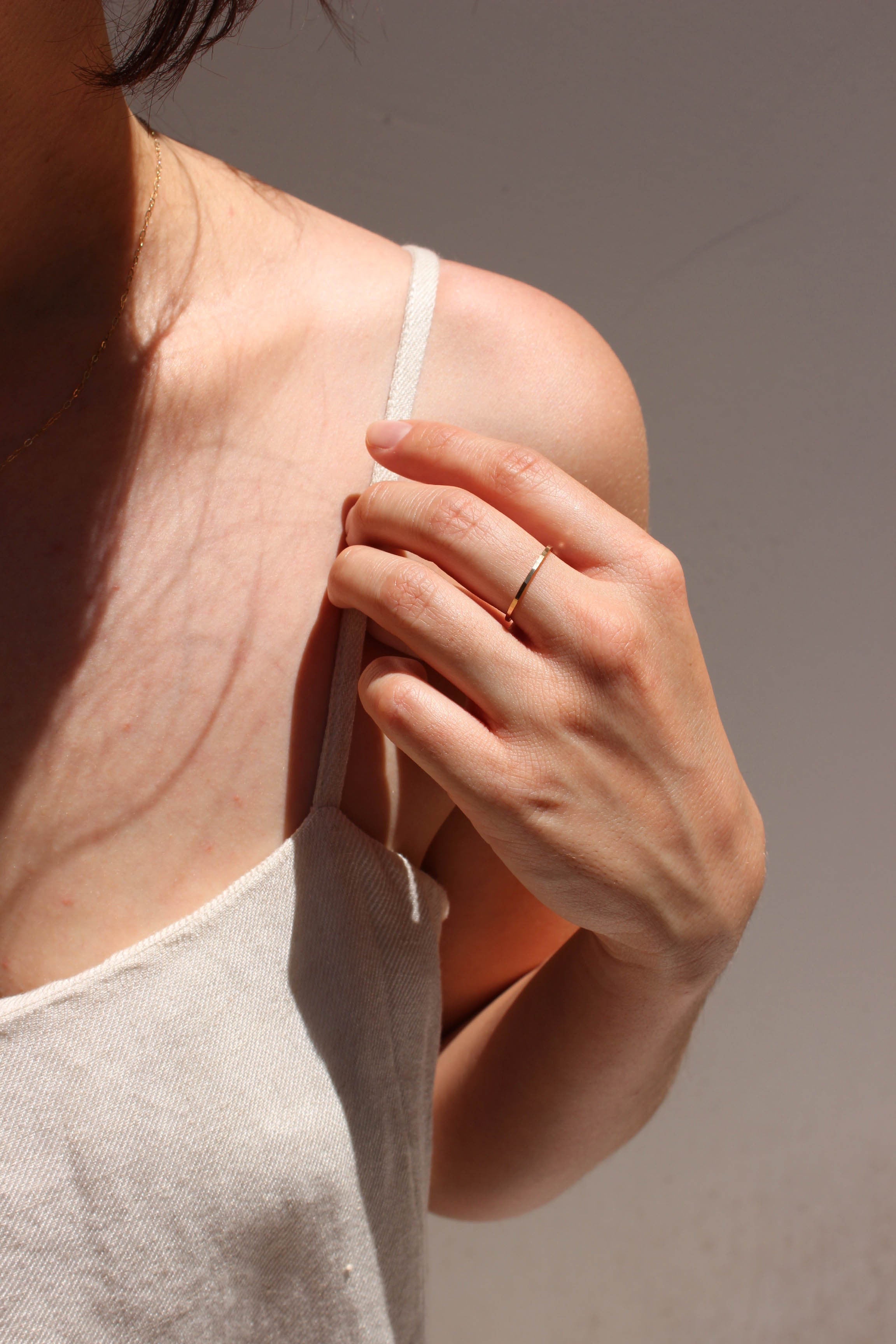 slim hammered ring | gold