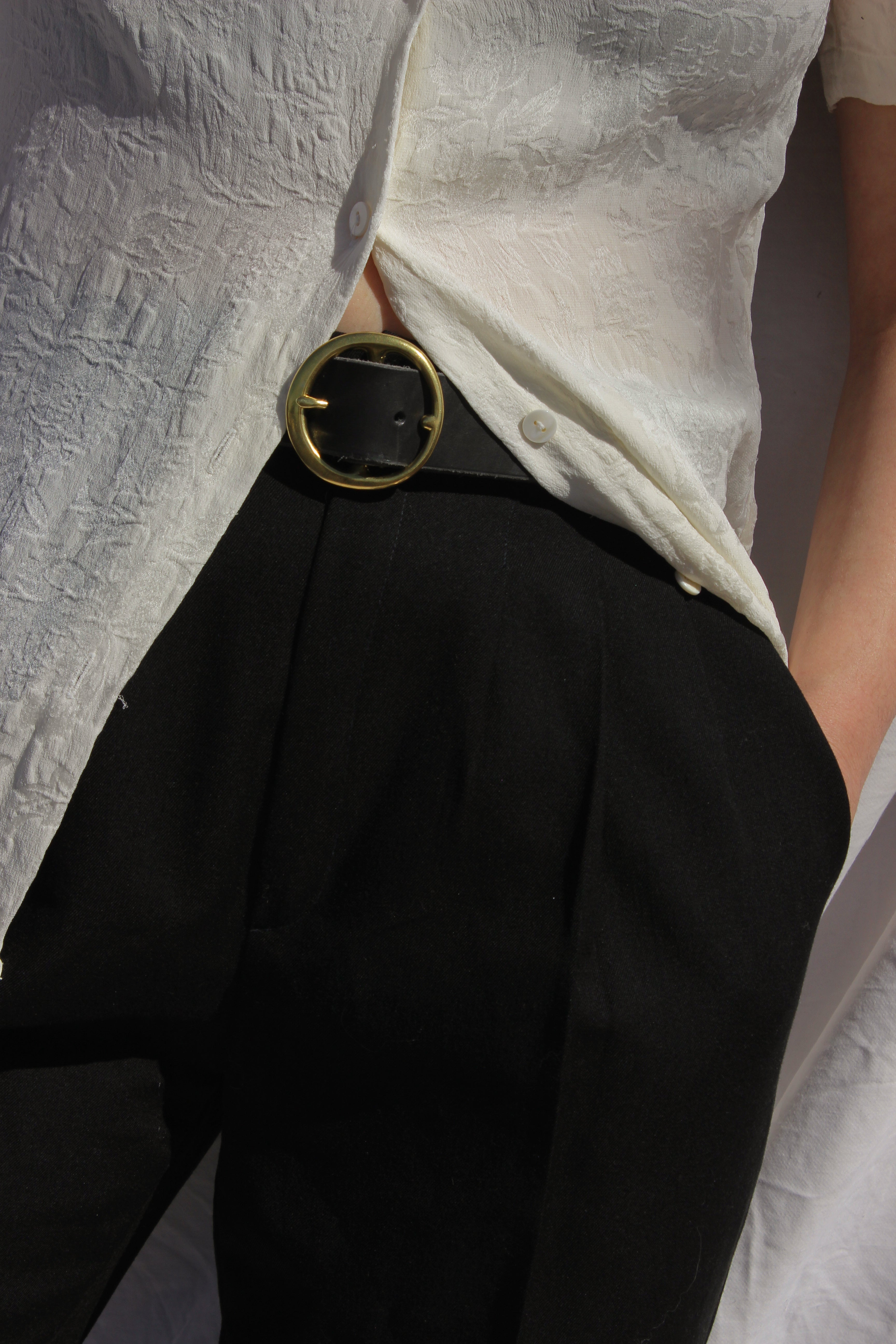 black leather belt | round