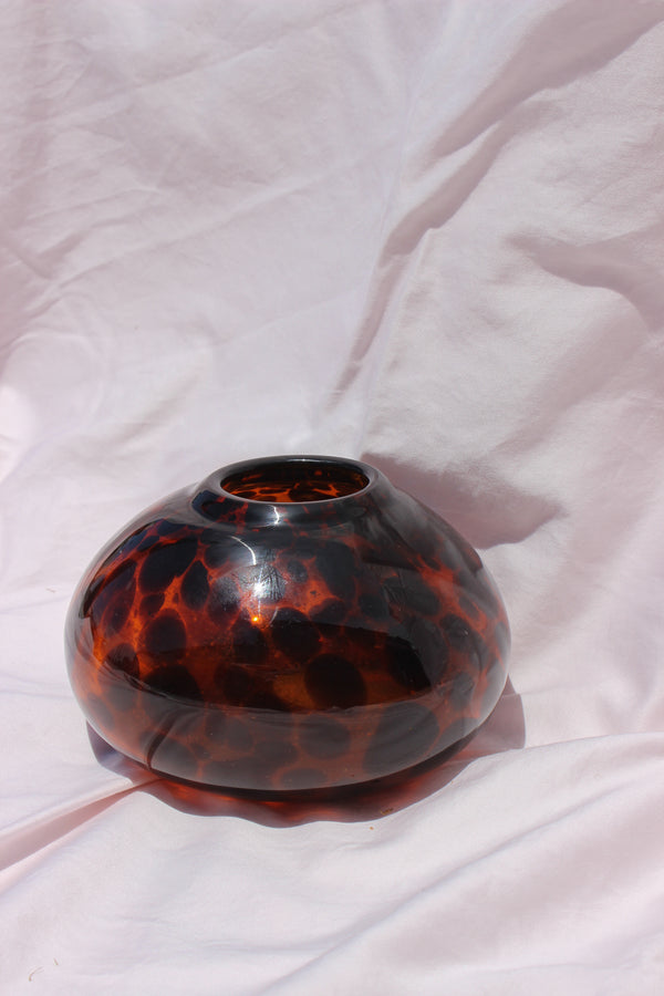 tortoise glass vase